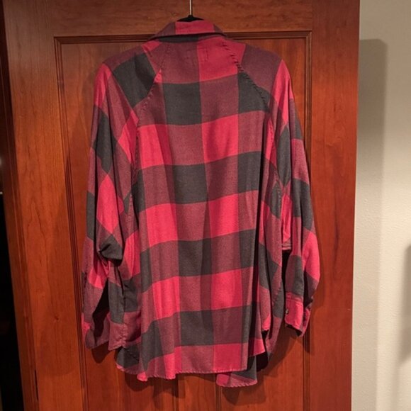 American Eagle Outfitters Red and Black Plaid Oversized Button Down Shirt - Picture 5 of 5